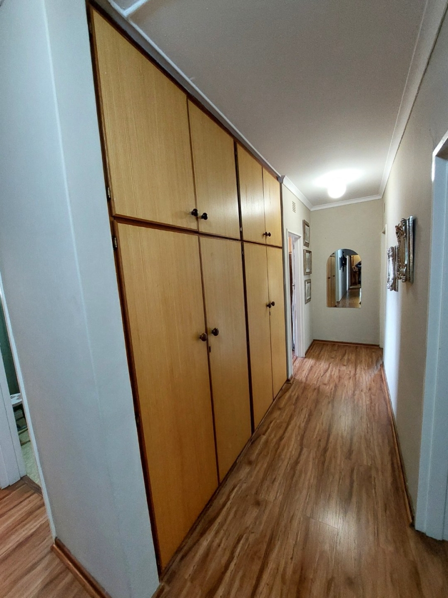 5 Bedroom Property for Sale in Oudtshoorn South Western Cape